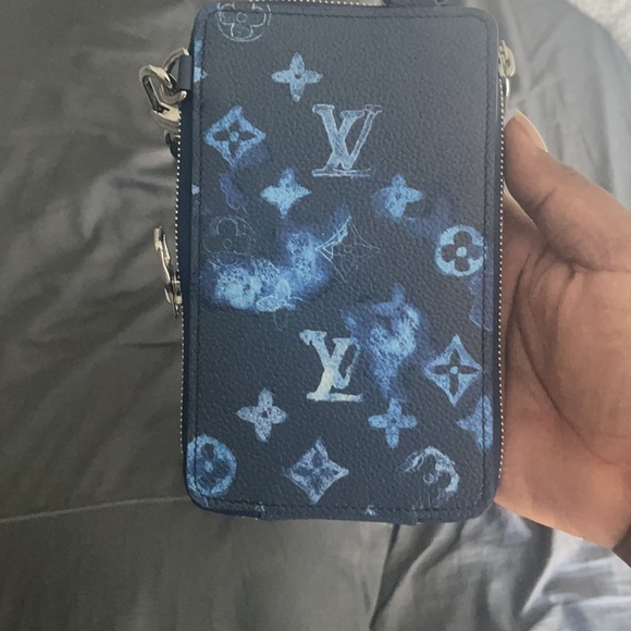 Louis Vuitton crossover bag only Wore it once - Picture 2 of 3